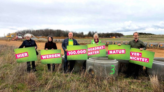 Protestaktion: Oberpullendorfer GRÜNE gegen Bodenversiegelung in Steinberg-Dörfl