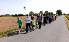 Pfingst-Prozession, Bildeiner auf dem Weg