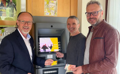 Vizebgm. Rudolf Rogatsch und das Team der SPÖ Neuhaus sichern die Bargeldversorgung in der Gemeinde Neuhaus am Klausenbach