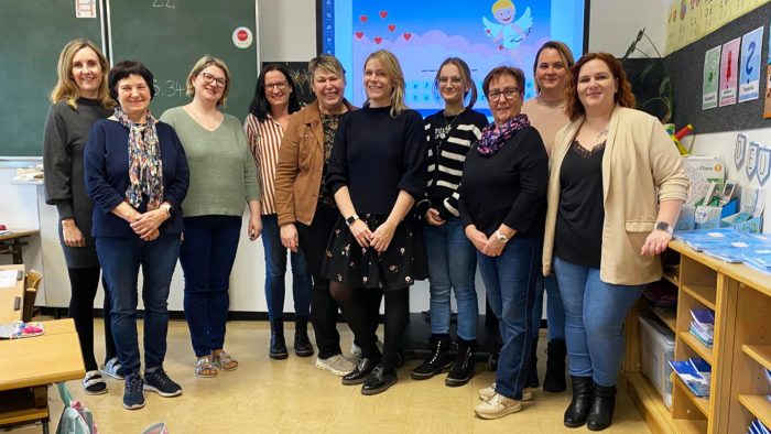 SPÖ Frauen sponsern mobiles Smartboard für die Volksschule Deutsch Kaltenbrunn!