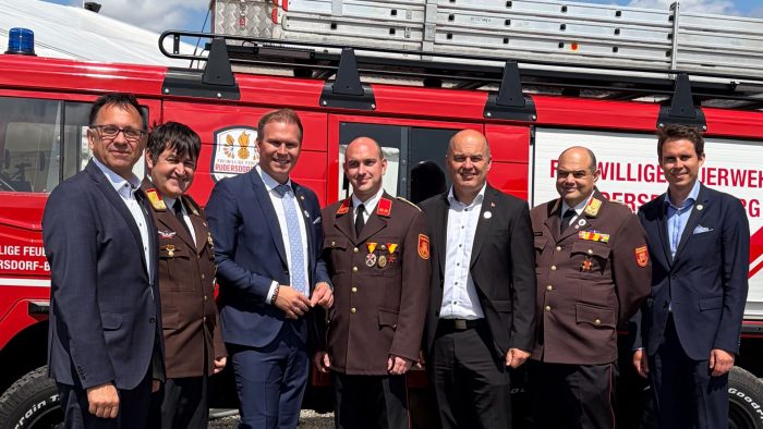 Pinzgauer der Feuerwehr Rudersdorf-Berg strahlt in neuem Glanz