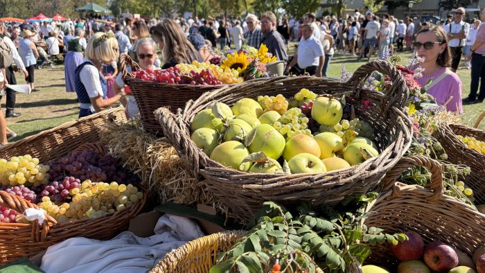 Erntedankfest Magredn unter strahlendem Himmel und mit voller Dorfkraft